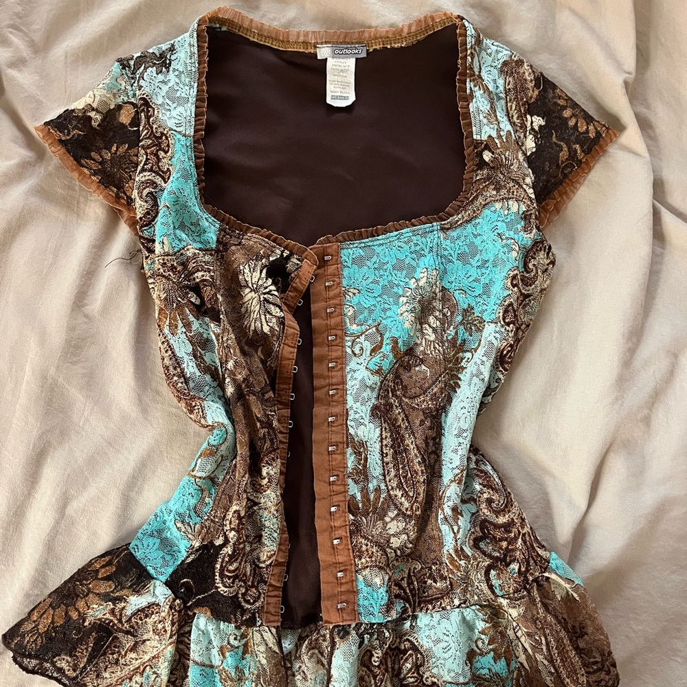 Vintage 2000s corset going out top